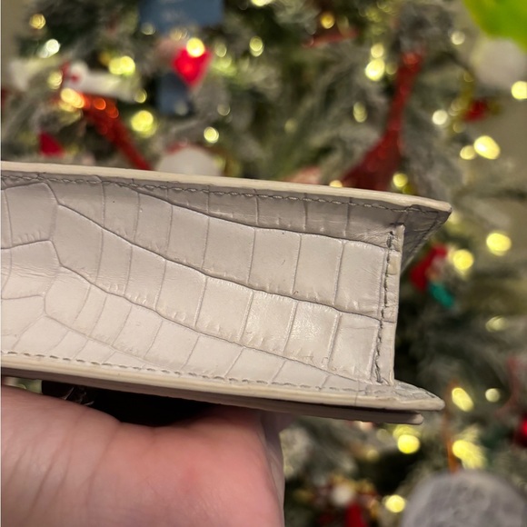 Alexander McQueen Small Skull White Crocodile-Embossed Leather Crossbody Bag - Picture 5 of 12